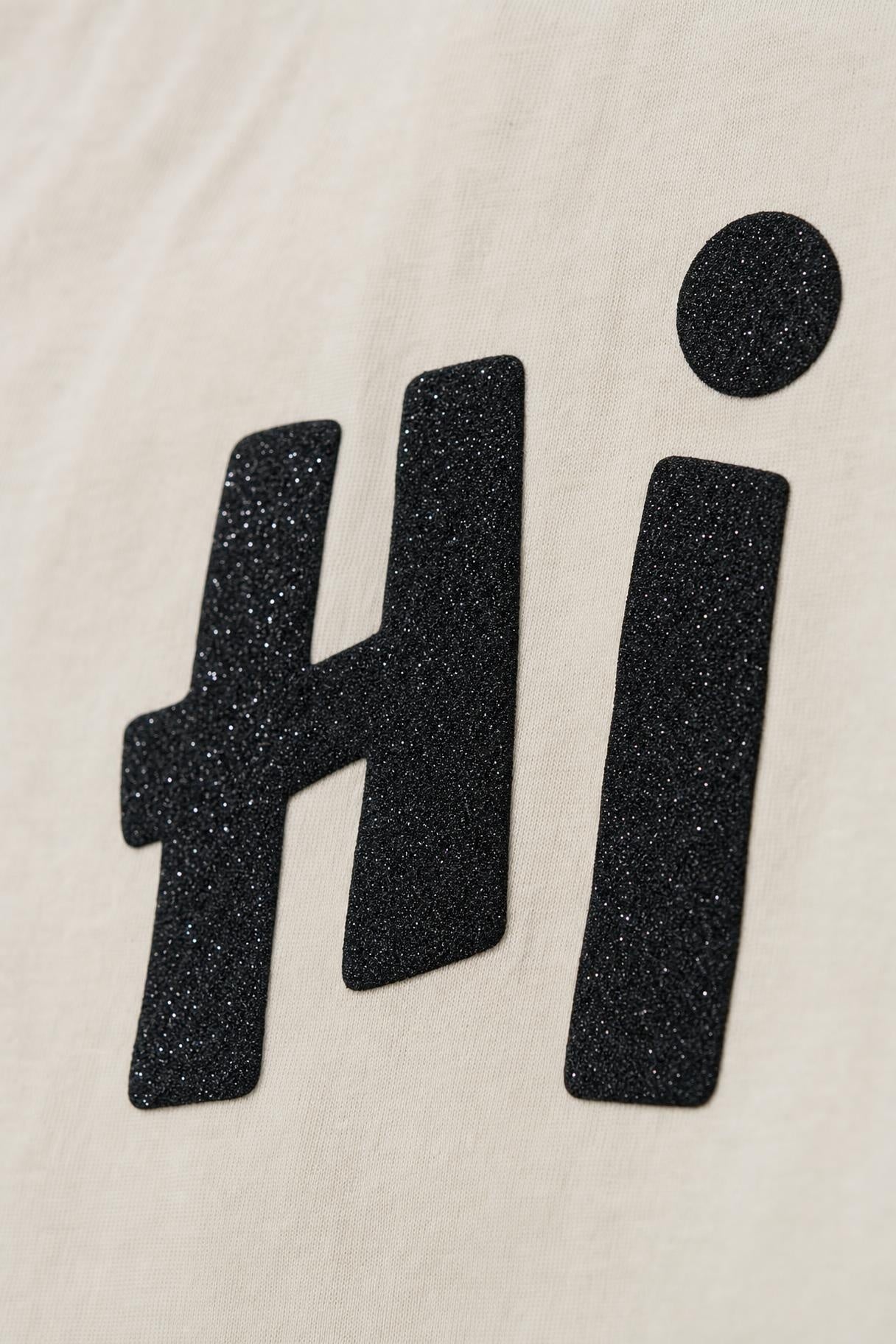 Close view of the Hi glitter print on white cotton