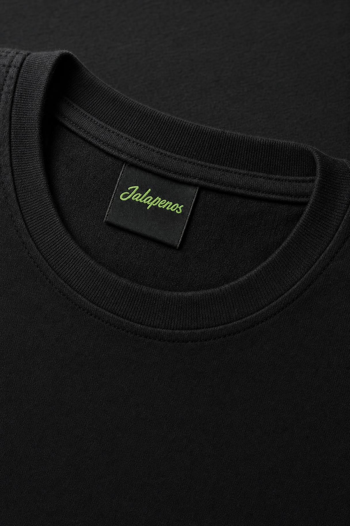 Close view of the ribbed collar and Jalapenos neck label